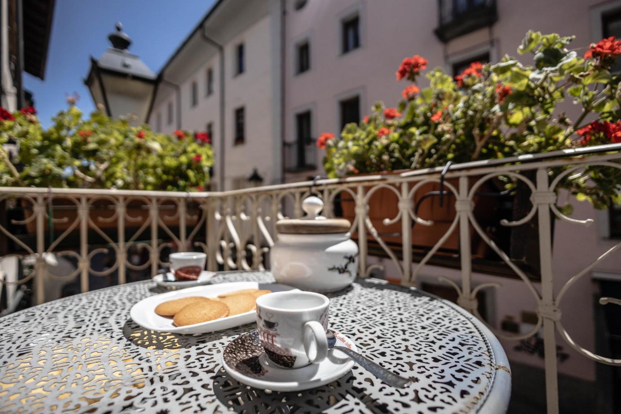 Domus Antica Aosta Hotel Exterior foto